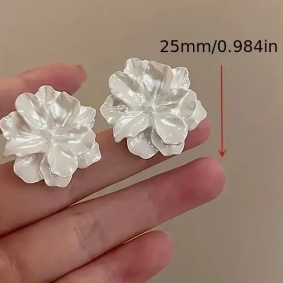 Earrings Large Exquisite White Flower Pearly Shine Ornaments Glam Statement New - Picture 5 of 5